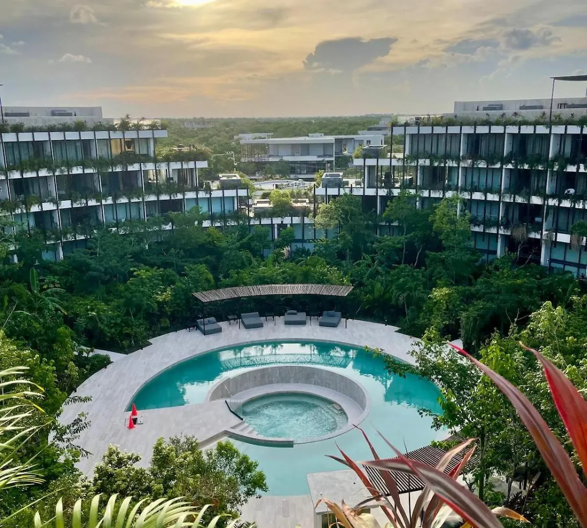 Luxury Loft Minutes From The Sea! location
